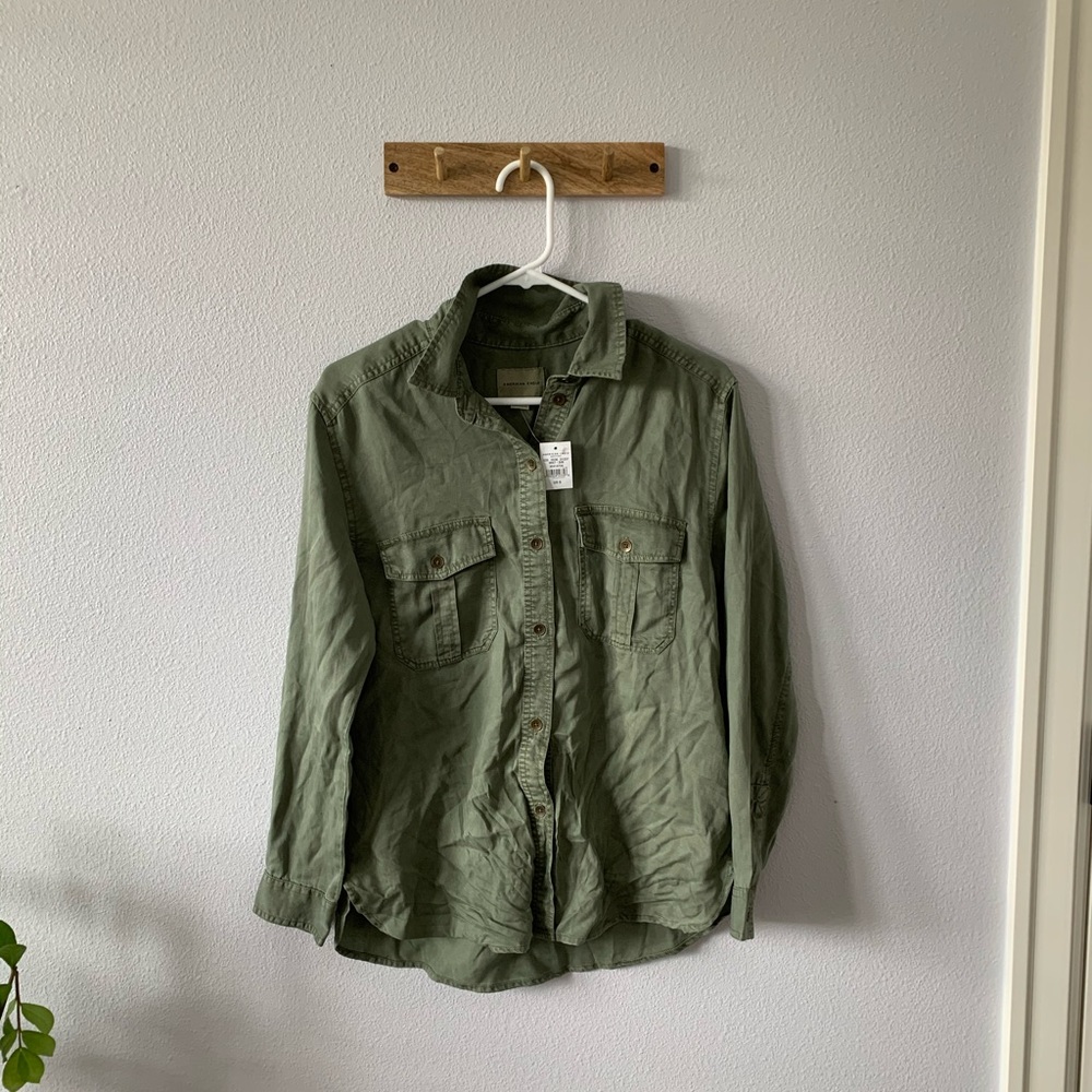 💙2/$17 AMERICAN EAGLE GREEN BUTTON DOWN